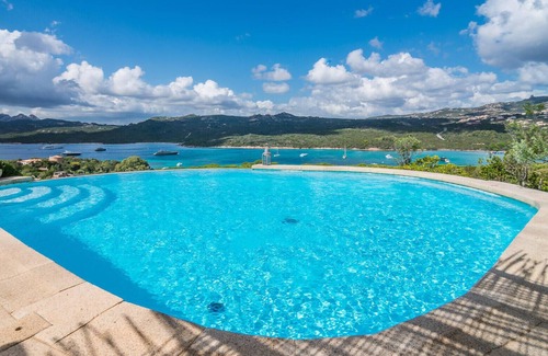 Capriccioli Villa | Villa-Villa-Baño con ducha-Vista al Mar