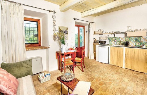 Umbertide Casa | Villa Cenobio C: A characteristic and welcoming studio apartment made of stone, with Free WI-FI.
