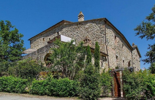 Umbertide Casa | Villa Cenobio C: A characteristic and welcoming studio apartment made of stone, with Free WI-FI.