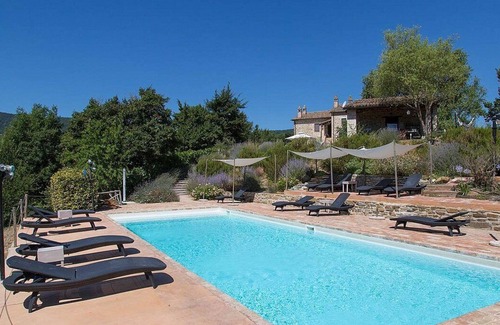 Umbertide Casa | Villa Cenobio F: A characteristic and welcoming apartment that is part of an ancient country house made of stone, with Free WI-FI.