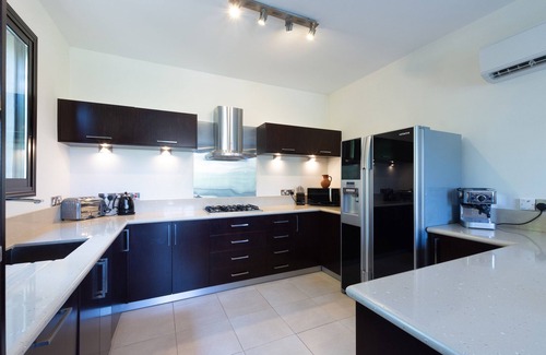 Latchi Cabaña | Villa Chelona a villa that sleeps 6 guests in 3 bedrooms in Latchi
