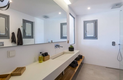 Plintri Villa | Villa Chi .. - Diez Habitaciones Villa, Capacidad 24