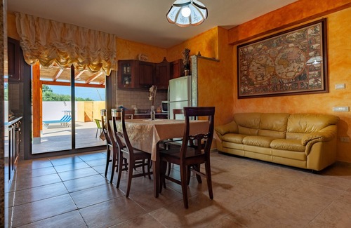 Quartu Sant'Elena Villa | Villa Chloe, con piscina, jardín con césped a pocos km de Cagliari, Cerdeña