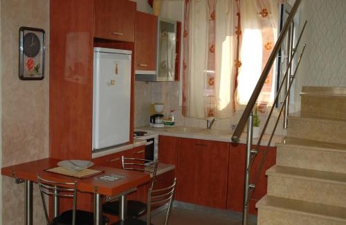 Kymi-Aliveri Apartamento | Villa Christine - Maisonettes with fireplace
