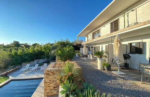 Cavalaire-sur-Mer Villa | Villa Cimatisee vue mer Piscine 12 Metres Traitee au sel