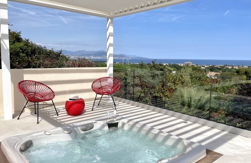 Antibes Villa | Vista panorámica al mar, villa clasificada 5 Piscina climatizada Spa Billard