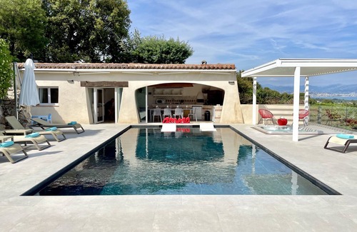 Antibes Villa | Vista panorámica al mar, villa clasificada 5 Piscina climatizada Spa Billard
