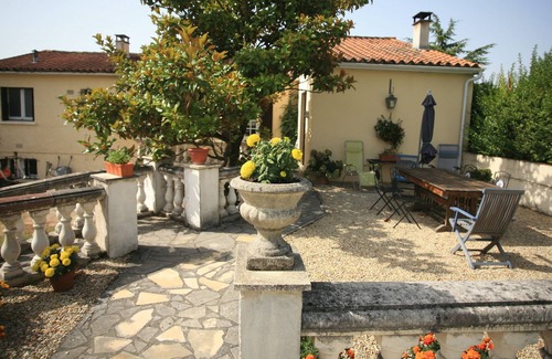 Saint-Brice Villa | Villa con piscina privada cerca de Cognac ideal para pesca, ciclismo y golf.