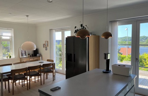 Vejle Casa | Villa close to town, forest and lake - with outdoor sauna option
