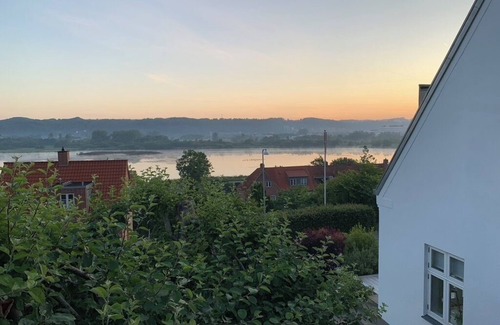 Vejle Casa | Villa close to town, forest and lake - with outdoor sauna option