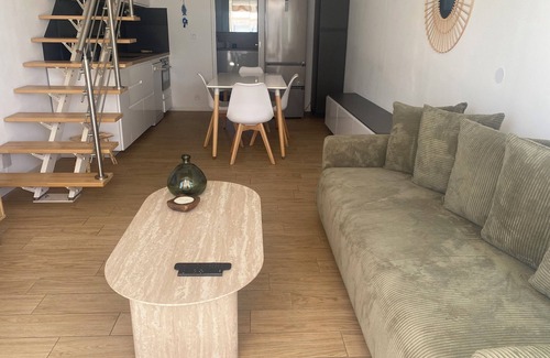 Sanary-sur-Mer Villa | Villa Club 4 persons in secured residence with swimming pool, 400 m from the beach