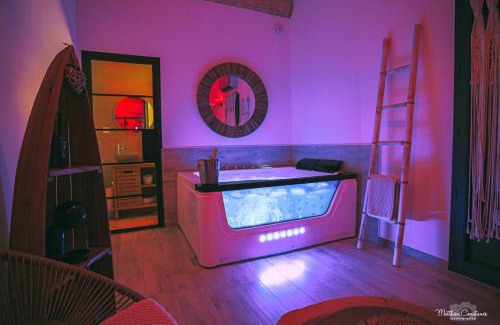 Cuges-les-Pins Cama Y Desayuno | Villa CoCoon - Love room cocooning & 50 nuances