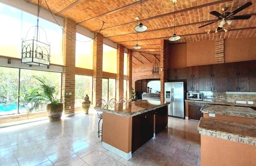 Chantepec Cabaña | villa Colibrí espectacular vista al lago utilizamos 100% energía renovable