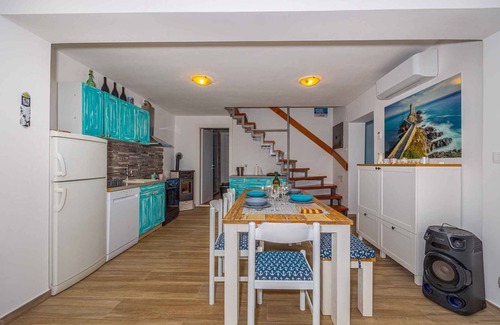 Klenovica Villa | Casa vacacional cómodamente amueblado con piscina