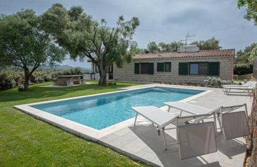 Arzachena Villa | [VILLA CON PISCINA] NELLE COLLINE DELLA GALLURA