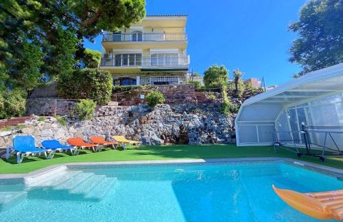 Santa Susanna Casa | Villa con piscina privada climatizada 29ºC