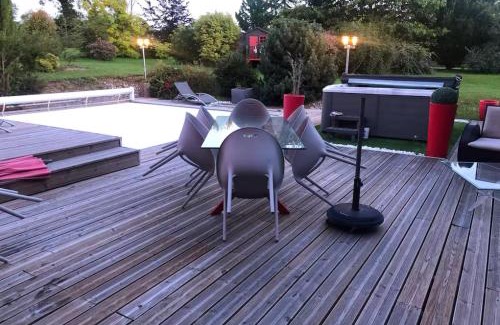 Villebret Casa | Villa Contemporaine Piscine Jacuzzi