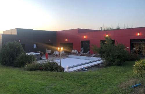 Villebret Casa | Villa Contemporaine Piscine Jacuzzi