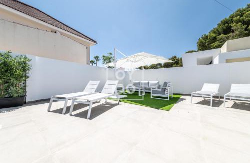 Los Balcones Casa | Villa Coral deluxe oasis by OYOOSTAYS