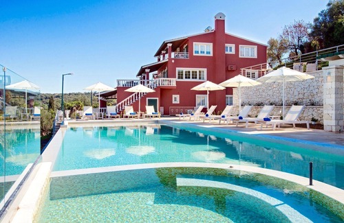 Perithia Villa | Villa en Perítheia con 8 habitaciones, capacidad 18