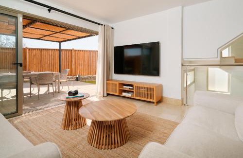 Complejo turistico Amarilla Golf Chalet De Esquí | Villa costera, mar, golf y muelle deportivo