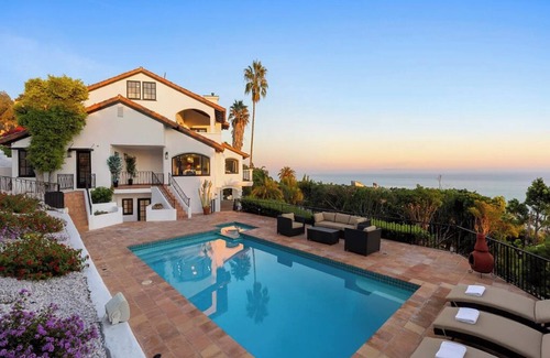 Eastern Malibu Casa | Villa Costera - Tree-Lined Tranquility: 3-Level Entertainer's Dream