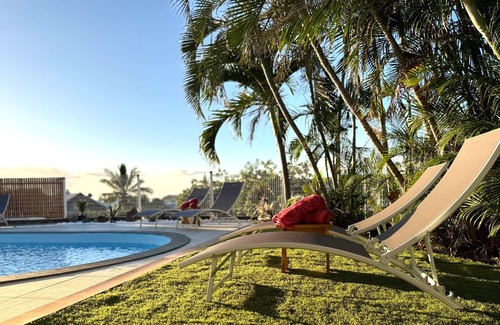 Carosse Casa | Villa Cosy Kerval: Elegancia y serenidad con piscina y vistas impresionante