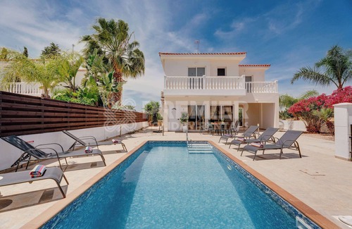 Ayia Thekla Villa | Villa Croeso - Villa moderna de 3 dormitorios con piscina privada