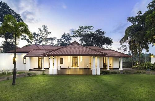 Kaduwela Villa | Villa Crystals - Villa privada de lujo con piscina cerca de la ciudad de Colombo