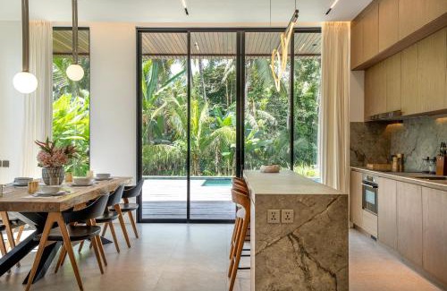 Pejeng Kawan Villa | Villa Cube - Stylish 3BR Villa with Jungle View and Pool