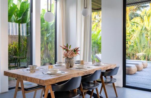 Pejeng Kawan Villa | Villa Cube - Stylish 3BR Villa with Jungle View and Pool