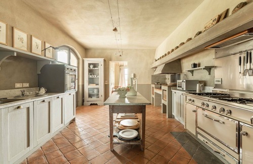 San Casciano dei Bagni Villa | Villa en San Casciano Dei Bagni con 7 habitaciones, capacidad 13