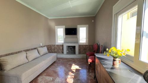 Rafina-Pikermi Villa | Villa daisy