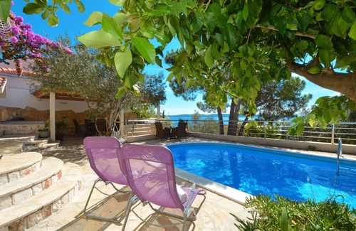 Businci Villa | VILLA Dalmacia moderno situado frente al mar Villa con piscina climatizada, vista preciosa stuning