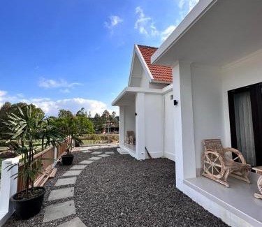 Songan Cama Y Desayuno | Villa Dangka mountain view