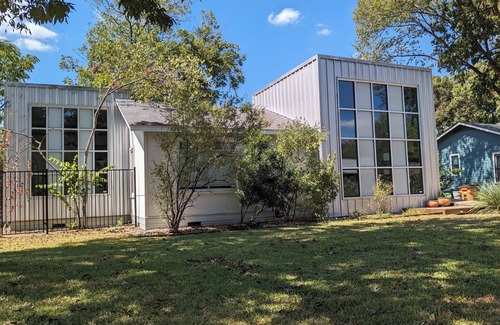 North Loop Casa | Villa Dario: Beautiful Home in Midtown Austin
