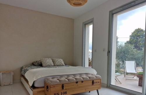 Saint-Chamas Casa | Villa de Charme à Saint-chamas au Bord de L'étang