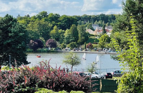 Creutzwald Casa | Villa de Charme au Bord du Lac de Creutzwald