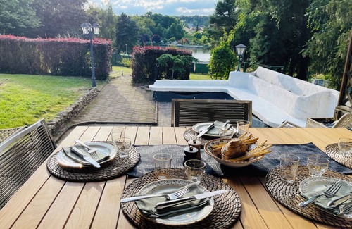 Creutzwald Casa | Villa de Charme au Bord du Lac de Creutzwald