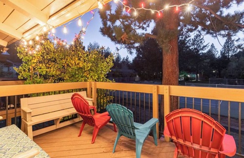 Mammoth Lakes Casa | Villa De Los Pinos 15-Updated retreat close to town, shops, shuttle and more!