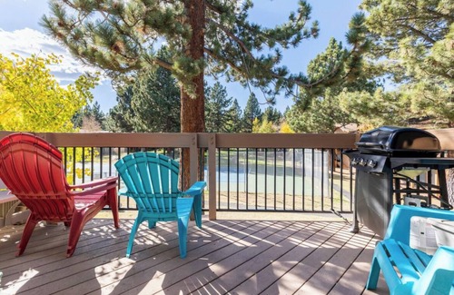 Mammoth Lakes Casa | Villa De Los Pinos 15-Updated retreat close to town, shops, shuttle and more!