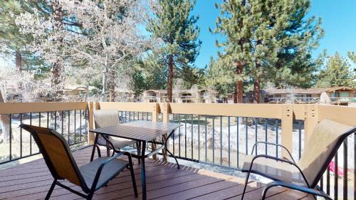 Mammoth Lakes Casa | Villa De Los Pinos Year-Round Activities Nearby Shopping & Restaurants