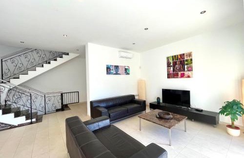 Santa Susanna Villa | Villa de lujo con vistas al mar y piscina privada