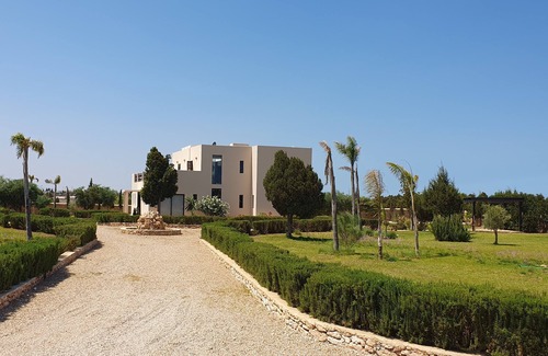 Afrate Haissoun Villa | Villa de Luxe , 8km Centre Ville , au Calme à la Campagne