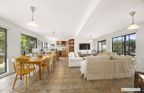 Silverleaves Casa | Alquiler de vacaciones para familias en Phillip Island, 4 dormitorios, 2 baños, 2 salas de estar, que admite mascotas