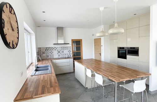 Bourgogne-Fresne Villa | Villa de Standing en Champagne Avec Piscine