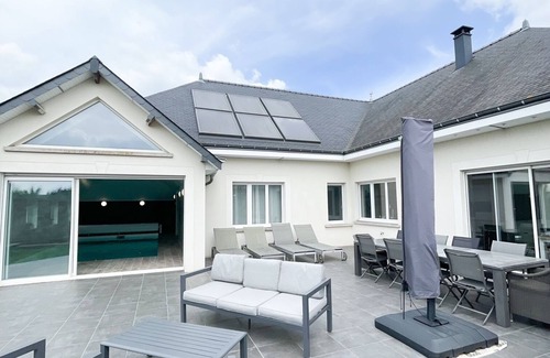 Bourgogne-Fresne Villa | Villa de Standing en Champagne Avec Piscine