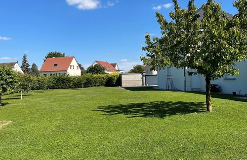 Bourgogne-Fresne Villa | Villa de Standing en Champagne Avec Piscine