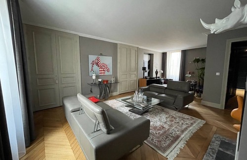 Flore Casa | Villa de Ville