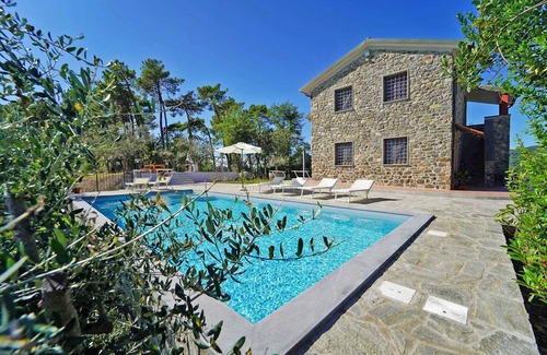 Sarzana Villa | VILLA DEA A / C Gran piscina BBQ Área de juegos para niños Gimnasio Sauna BVolley cerca de Cinque Terre